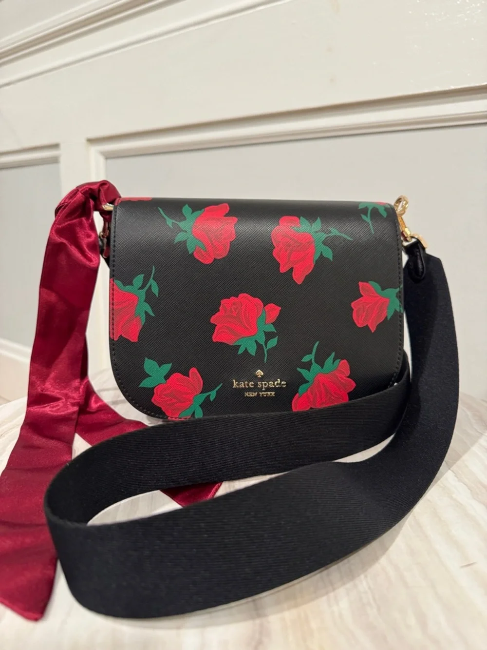 Kate Spade Bag Madison Rose Toss Printed Black Saddle Crossbody - Picture 4 of 17